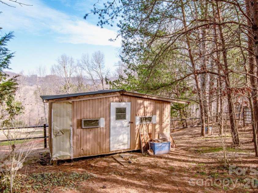 508 Liles Lane, Hiddenite, NC 28636.  MLS# CAR4354171, YatesRealty ID 9502. 