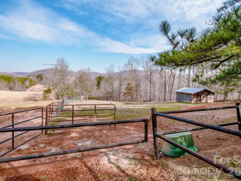 508 Liles Lane, Hiddenite, NC 28636.  MLS# CAR4354171, YatesRealty ID 9502. 