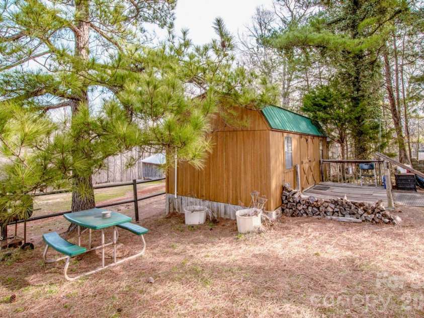 508 Liles Lane, Hiddenite, NC 28636.  MLS# CAR4354171, YatesRealty ID 9502. 