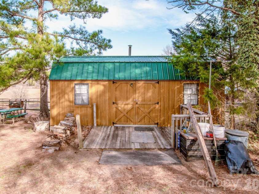 508 Liles Lane, Hiddenite, NC 28636.  MLS# CAR4354171, YatesRealty ID 9502. 