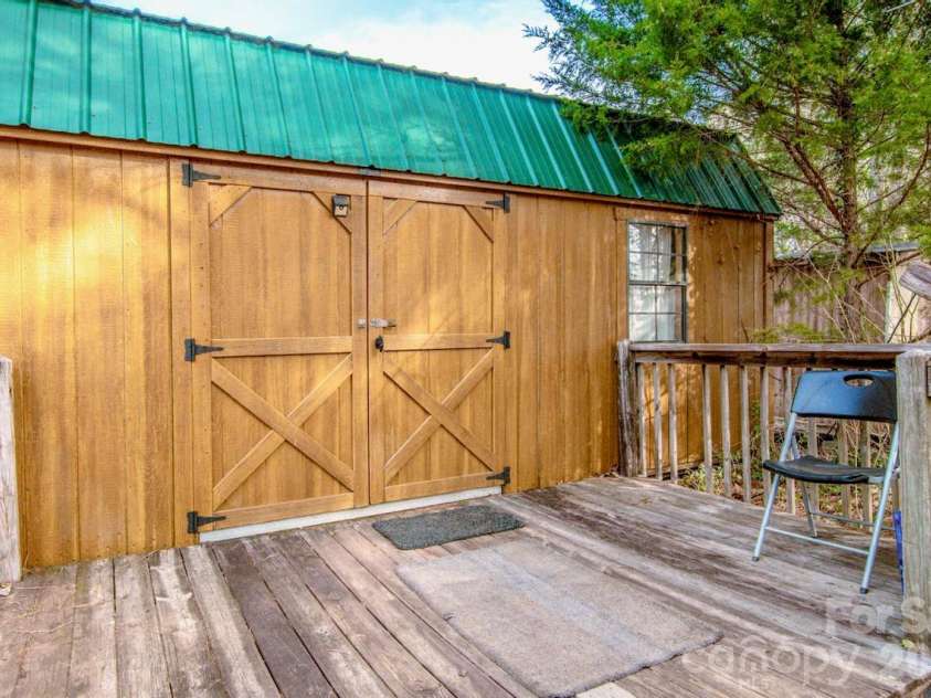 508 Liles Lane, Hiddenite, NC 28636.  MLS# CAR4354171, YatesRealty ID 9502. 