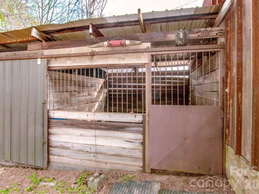 508 Liles Lane, Hiddenite, NC 28636.  MLS# CAR4354171, YatesRealty ID 9502. 