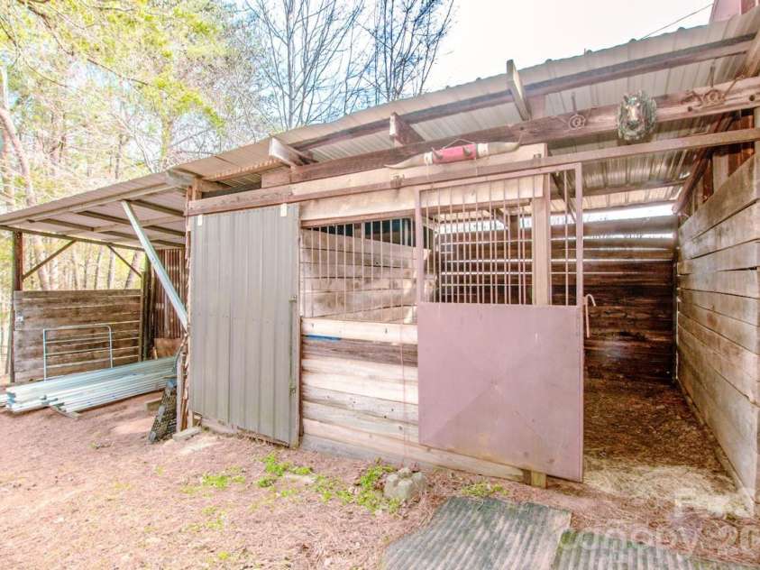 508 Liles Lane, Hiddenite, NC 28636.  MLS# CAR4354171, YatesRealty ID 9502. 