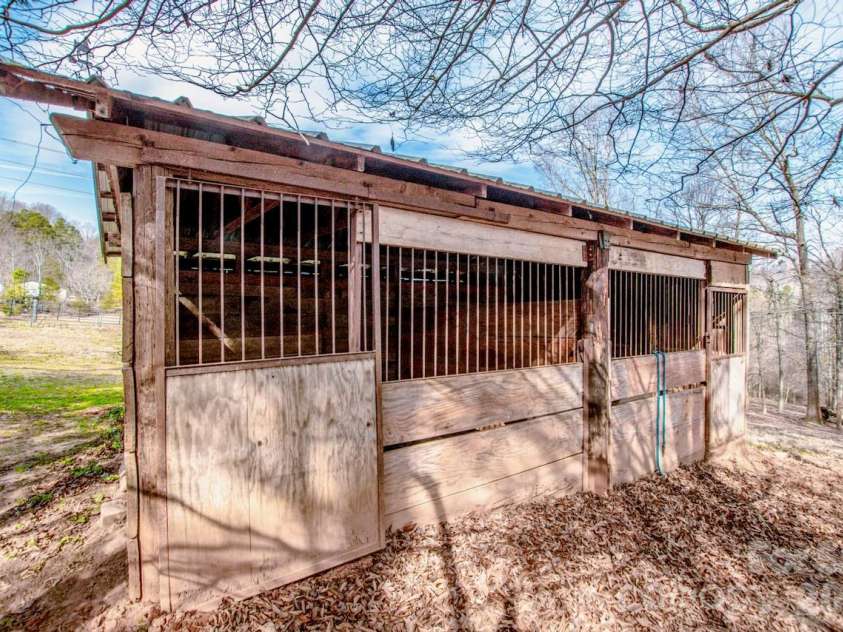 508 Liles Lane, Hiddenite, NC 28636.  MLS# CAR4354171, YatesRealty ID 9502. 