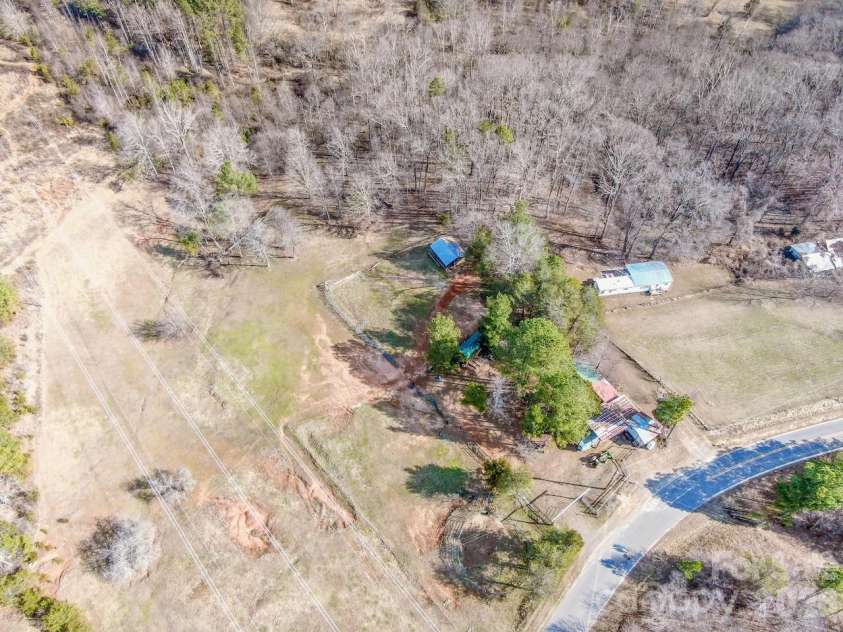 508 Liles Lane, Hiddenite, NC 28636.  MLS# CAR4354171, YatesRealty ID 9502. 