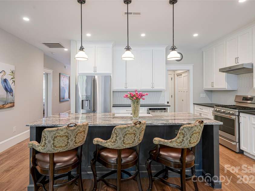 73 Starwood Valley Trail, Arden, NC 28704.  MLS# CAR4251821, YatesRealty ID 9502. Breakfast bar