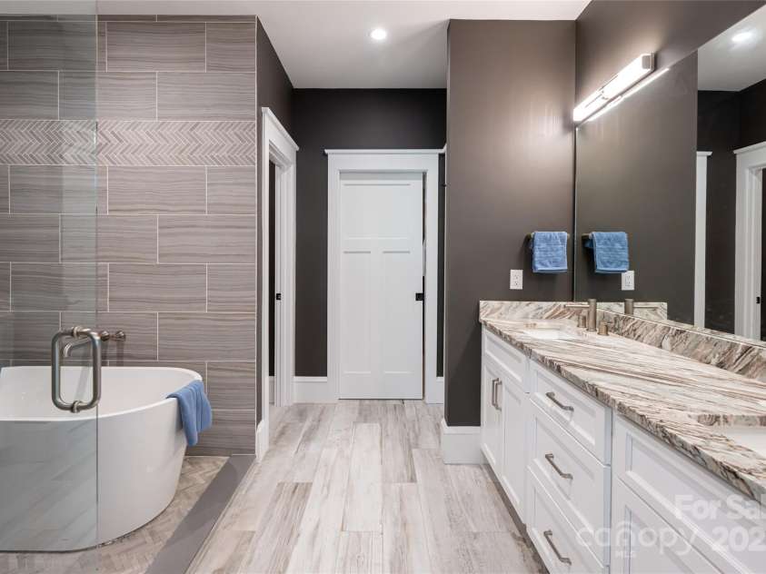 73 Starwood Valley Trail, Arden, NC 28704.  MLS# CAR4251821, YatesRealty ID 9502. Luxurious primary bath