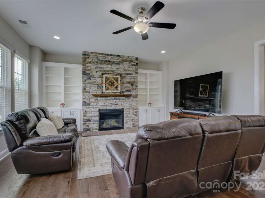 15108 Montage Lane, Charlotte, NC 28278.  MLS# CAR4252589, YatesRealty ID 9505. 