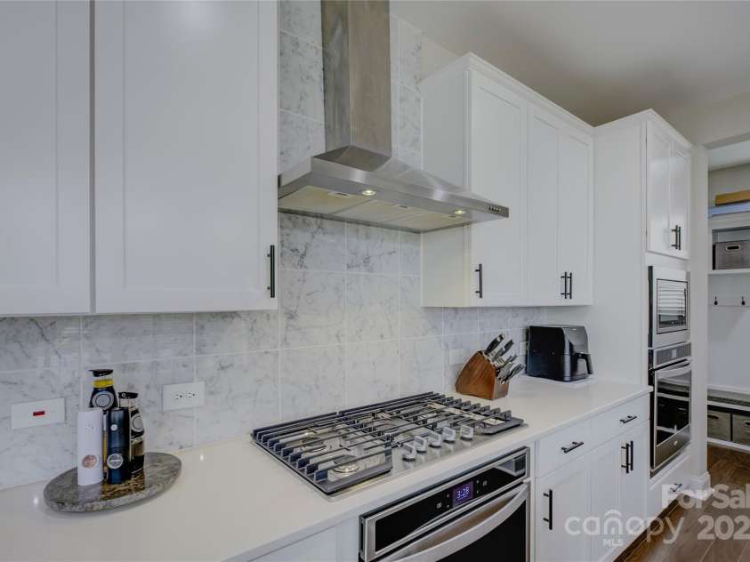15108 Montage Lane, Charlotte, NC 28278.  MLS# CAR4252589, YatesRealty ID 9505. 