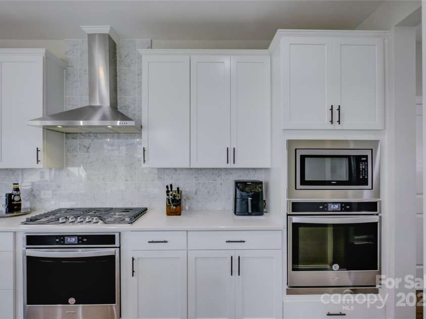 15108 Montage Lane, Charlotte, NC 28278.  MLS# CAR4252589, YatesRealty ID 9505. 