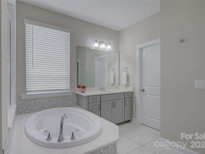 15108 Montage Lane, Charlotte, NC 28278.  MLS# CAR4252589, YatesRealty ID 9505. 