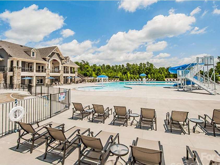 15108 Montage Lane, Charlotte, NC 28278.  MLS# CAR4252589, YatesRealty ID 9505. Palisades amenities includes 3 in-one pool, gym, pickleball and basket ball courts and a playground