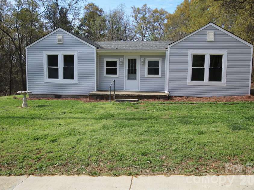 210 Cameron Street, Shelby, NC 28150.  MLS# CAR4362790, YatesRealty ID 9505. 