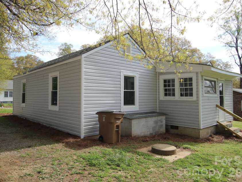 210 Cameron Street, Shelby, NC 28150.  MLS# CAR4362790, YatesRealty ID 9505. 