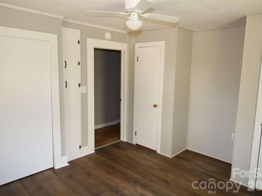 210 Cameron Street, Shelby, NC 28150.  MLS# CAR4362790, YatesRealty ID 9505. 
