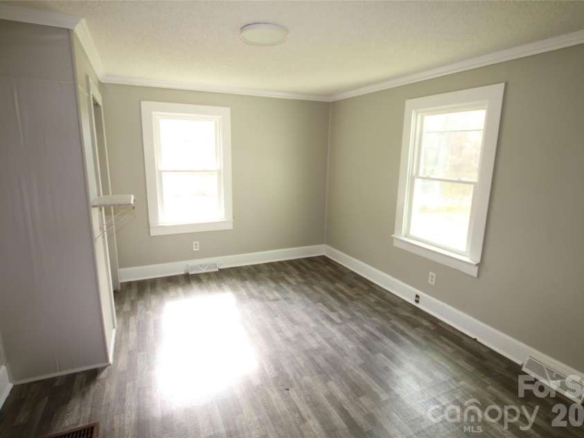 210 Cameron Street, Shelby, NC 28150.  MLS# CAR4362790, YatesRealty ID 9505. 