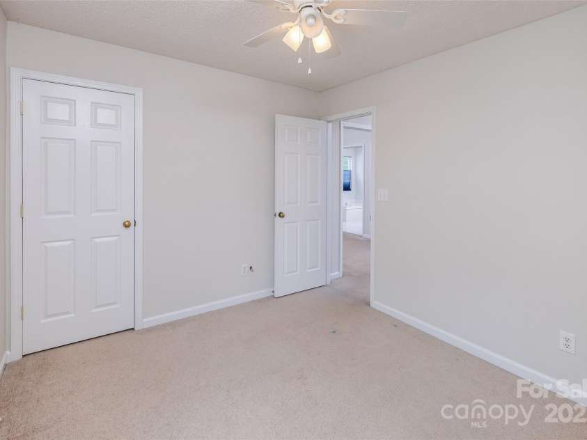 16017 Woodcote Drive, Huntersville, NC 28078.  MLS# CAR4253617, YatesRealty ID 9506. 