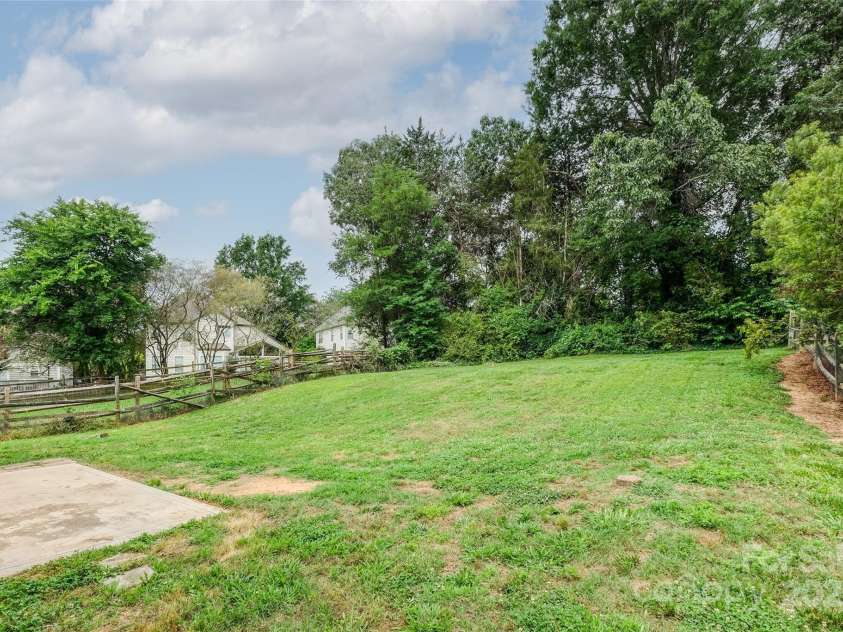 16017 Woodcote Drive, Huntersville, NC 28078.  MLS# CAR4253617, YatesRealty ID 9506. 