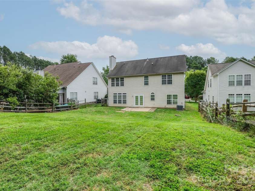16017 Woodcote Drive, Huntersville, NC 28078.  MLS# CAR4253617, YatesRealty ID 9506. 