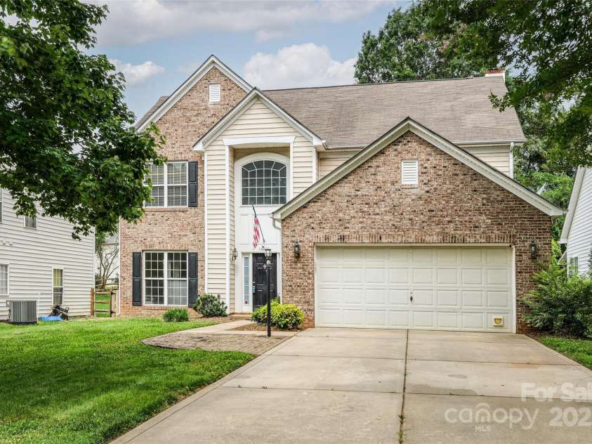 16017 Woodcote Drive, Huntersville, NC 28078.  MLS# CAR4253617, YatesRealty ID 9506. 