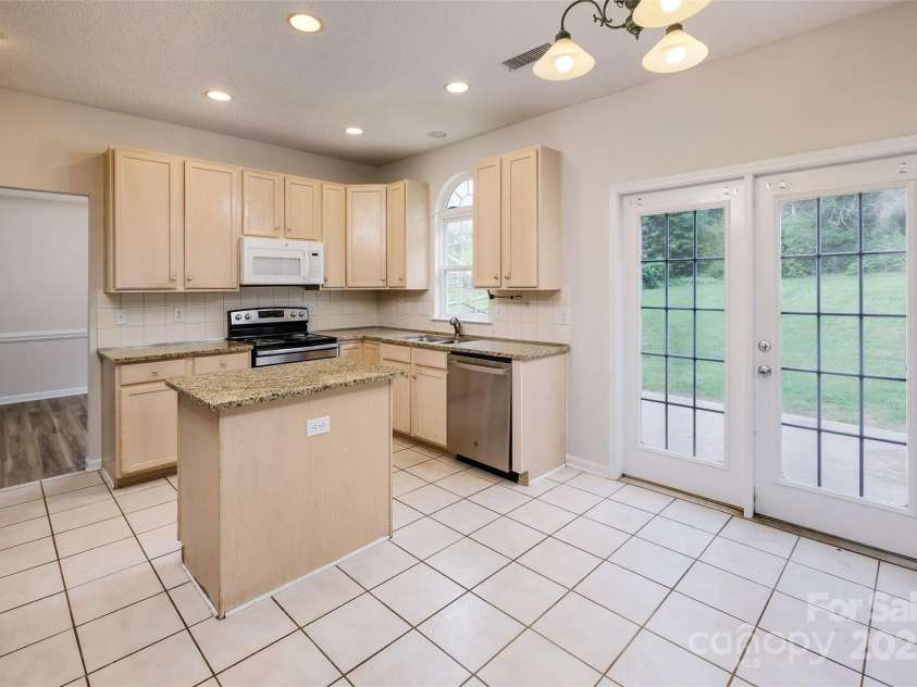 16017 Woodcote Drive, Huntersville, NC 28078.  MLS# CAR4253617, YatesRealty ID 9506. 