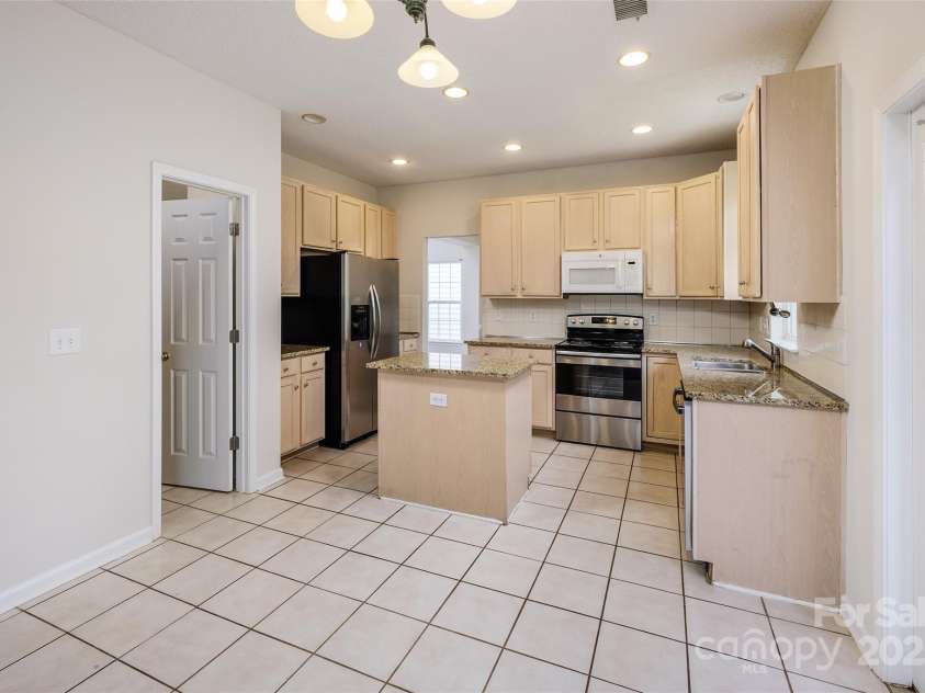 16017 Woodcote Drive, Huntersville, NC 28078.  MLS# CAR4253617, YatesRealty ID 9506. 