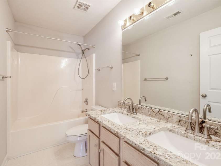 16017 Woodcote Drive, Huntersville, NC 28078.  MLS# CAR4253617, YatesRealty ID 9506. 