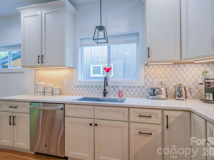 321 Hazel Mill Road, Asheville, NC 28806.  MLS# CAR4367038, YatesRealty ID 9506. 