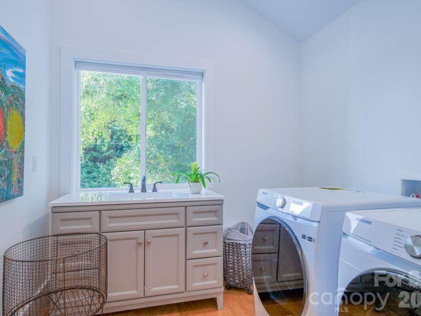 321 Hazel Mill Road, Asheville, NC 28806.  MLS# CAR4367038, YatesRealty ID 9506. 