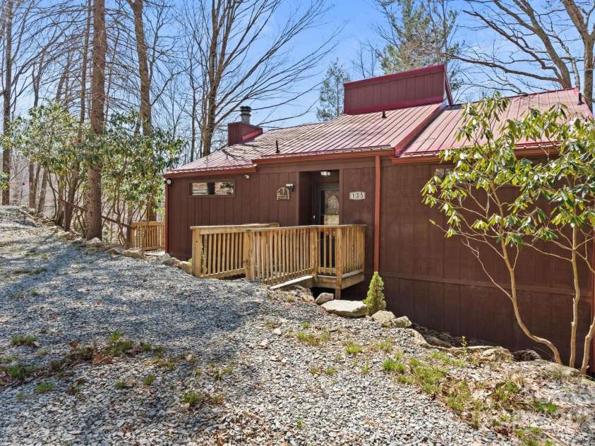 135 Clubhouse Road, Beech Mountain, NC 28604.  MLS# CAR4253056, YatesRealty ID 9507. 