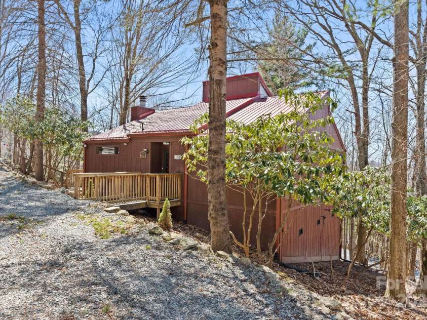 135 Clubhouse Road, Beech Mountain, NC 28604.  MLS# CAR4253056, YatesRealty ID 9507. 