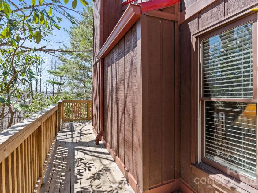 135 Clubhouse Road, Beech Mountain, NC 28604.  MLS# CAR4253056, YatesRealty ID 9507. 