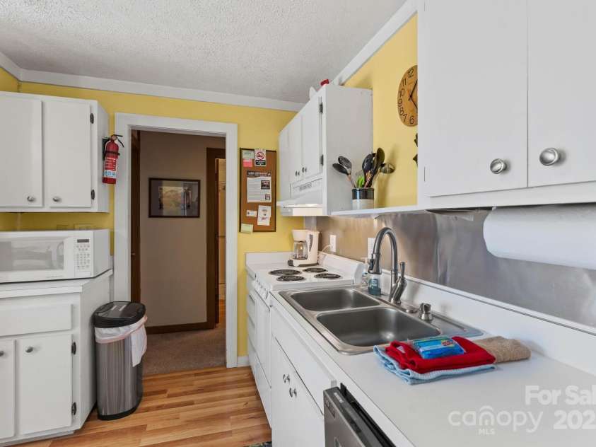 135 Clubhouse Road, Beech Mountain, NC 28604.  MLS# CAR4253056, YatesRealty ID 9507. 