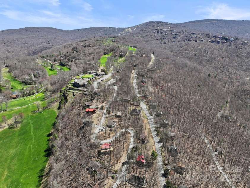 135 Clubhouse Road, Beech Mountain, NC 28604.  MLS# CAR4253056, YatesRealty ID 9507. 