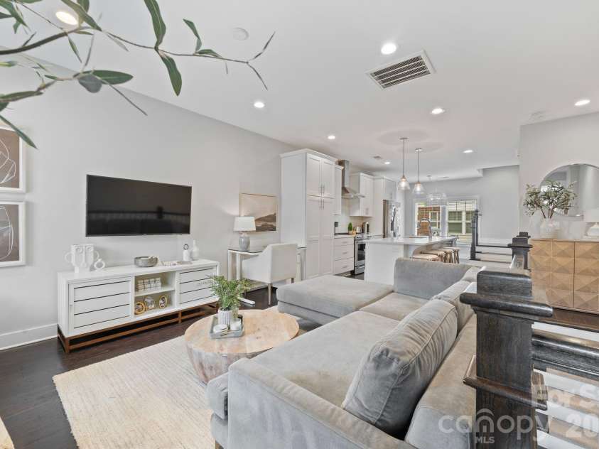 1214 Macomb Place, Charlotte, NC 28208.  MLS# CAR4357320, YatesRealty ID 9508. 