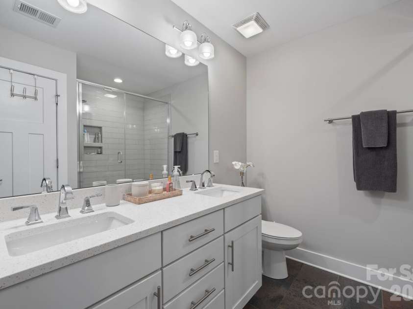 1214 Macomb Place, Charlotte, NC 28208.  MLS# CAR4357320, YatesRealty ID 9508. 