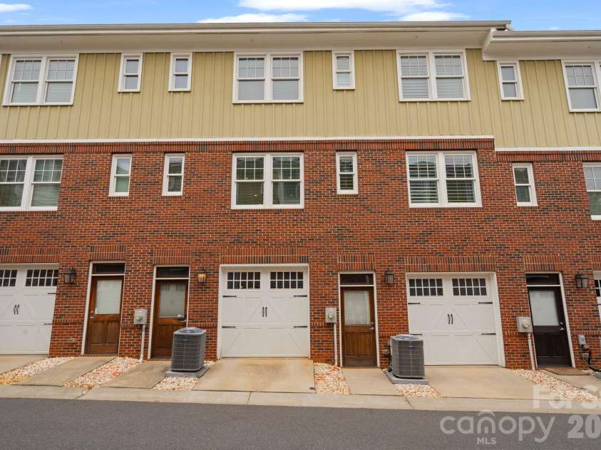 1214 Macomb Place, Charlotte, NC 28208.  MLS# CAR4357320, YatesRealty ID 9508. 