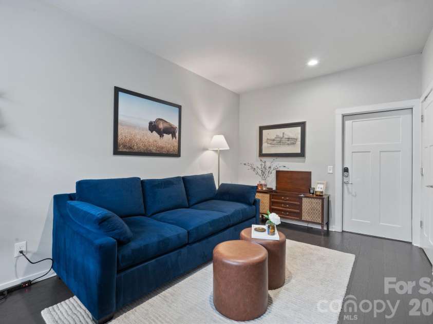 1214 Macomb Place, Charlotte, NC 28208.  MLS# CAR4357320, YatesRealty ID 9508. Main level flex space