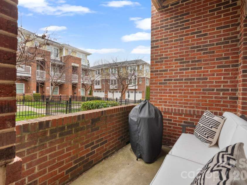 1214 Macomb Place, Charlotte, NC 28208.  MLS# CAR4357320, YatesRealty ID 9508. Main level patio