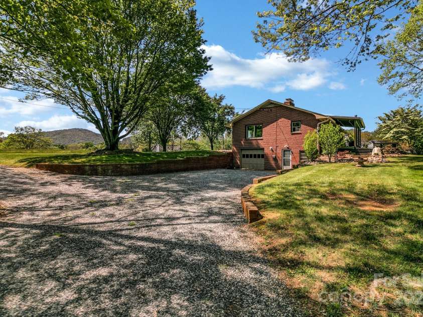 30 Ramsey Road, Asheville, NC 28806.  MLS# CAR4250874, YatesRealty ID 9508. 