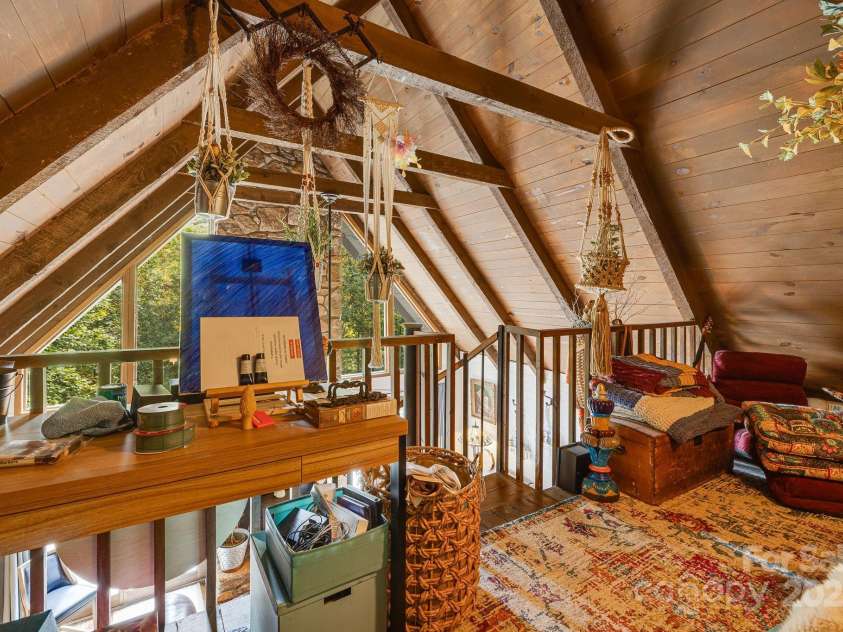 197 Gardenside Lane, Mars Hill, NC 28754.  MLS# CAR4253278, YatesRealty ID 9509. Loft Area