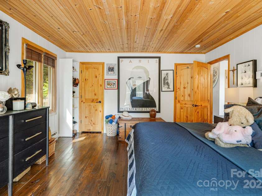 197 Gardenside Lane, Mars Hill, NC 28754.  MLS# CAR4253278, YatesRealty ID 9509. Primary Suite