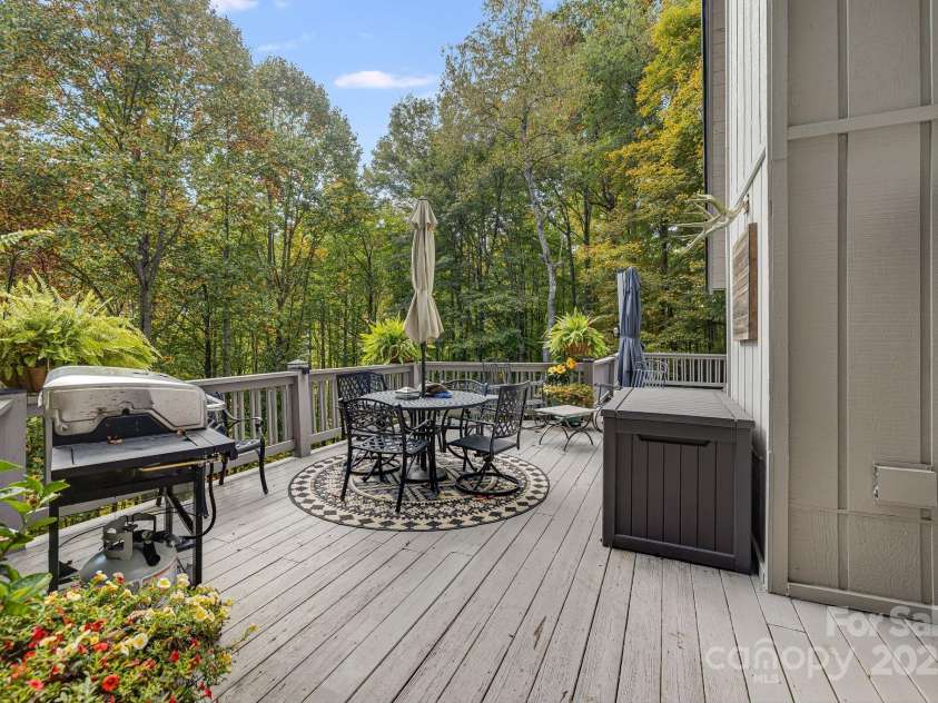 197 Gardenside Lane, Mars Hill, NC 28754.  MLS# CAR4253278, YatesRealty ID 9509. Spacious Wrap Around Deck