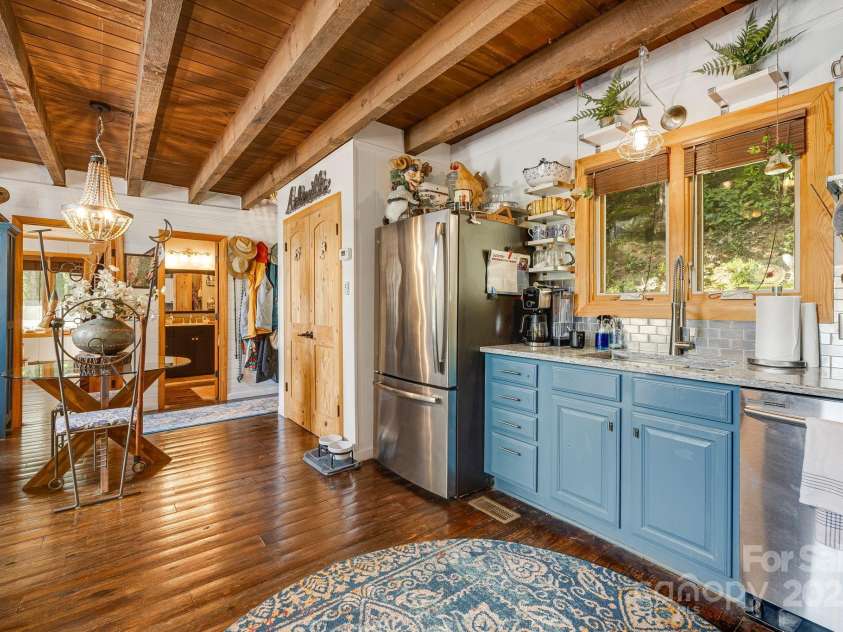 197 Gardenside Lane, Mars Hill, NC 28754.  MLS# CAR4253278, YatesRealty ID 9509. Updated Kitchen