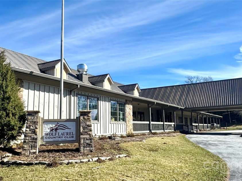 197 Gardenside Lane, Mars Hill, NC 28754.  MLS# CAR4253278, YatesRealty ID 9509. Wolf Laurel Country Club