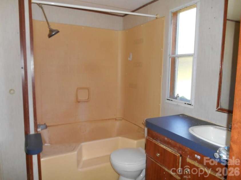 2184 Stove Drive, Newton, NC 28658.  MLS# CAR4366842, YatesRealty ID 9509. Primary Bath