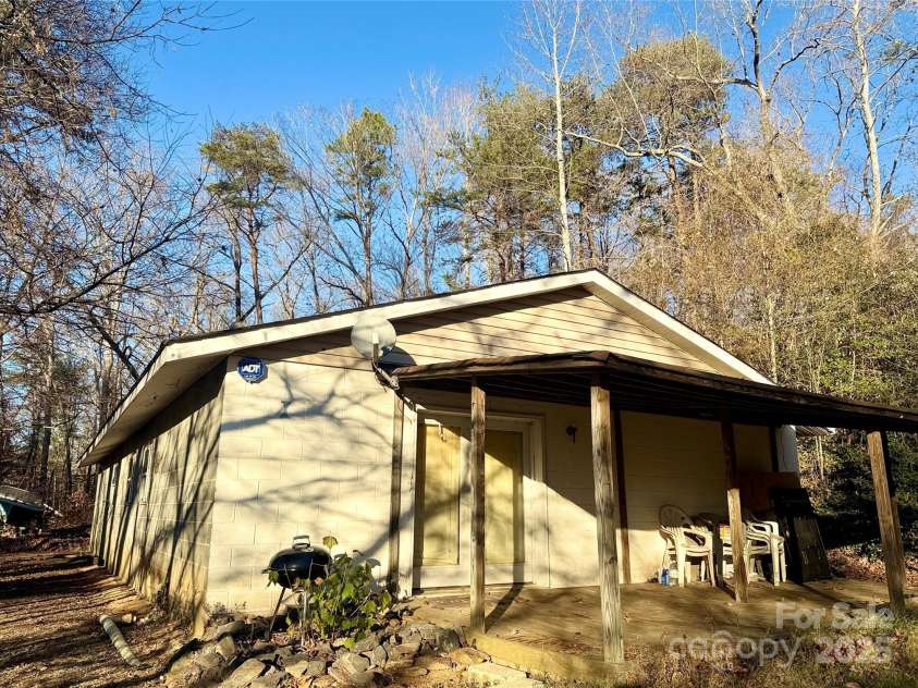 138 Rash Road, Lincolnton, NC 28092.  MLS# CAR4326541, YatesRealty ID 951. 