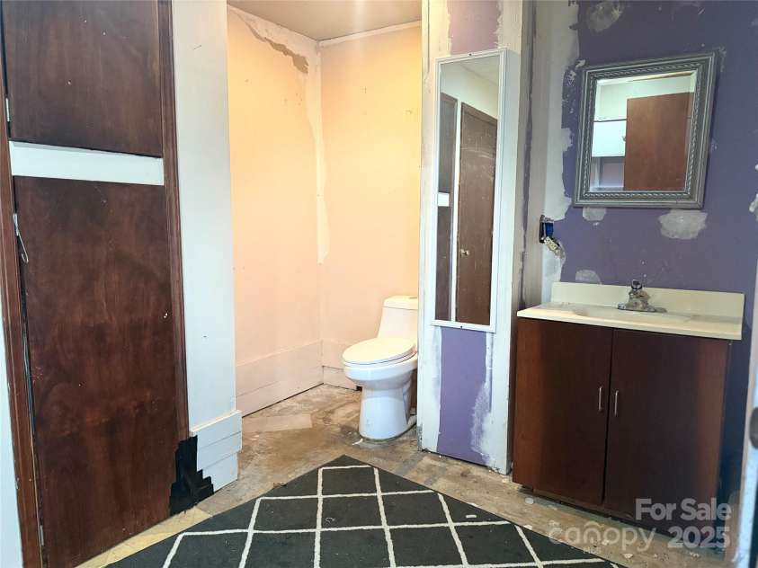 138 Rash Road, Lincolnton, NC 28092.  MLS# CAR4326541, YatesRealty ID 951. 