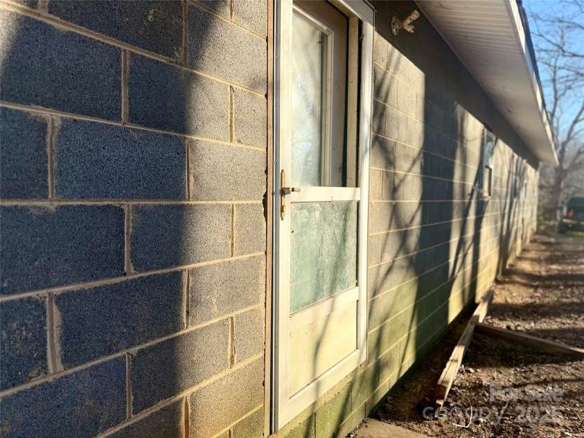 138 Rash Road, Lincolnton, NC 28092.  MLS# CAR4326541, YatesRealty ID 951. 