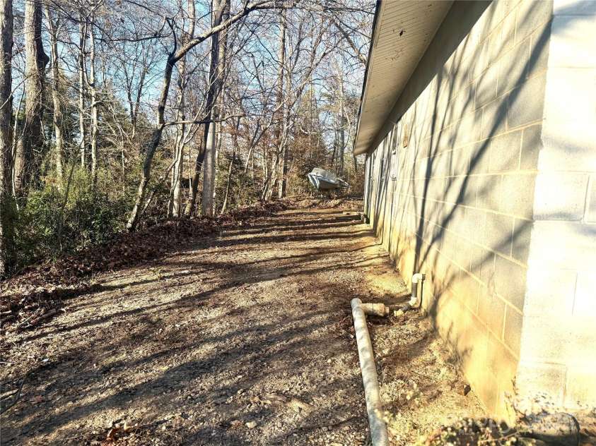 138 Rash Road, Lincolnton, NC 28092.  MLS# CAR4326541, YatesRealty ID 951. 